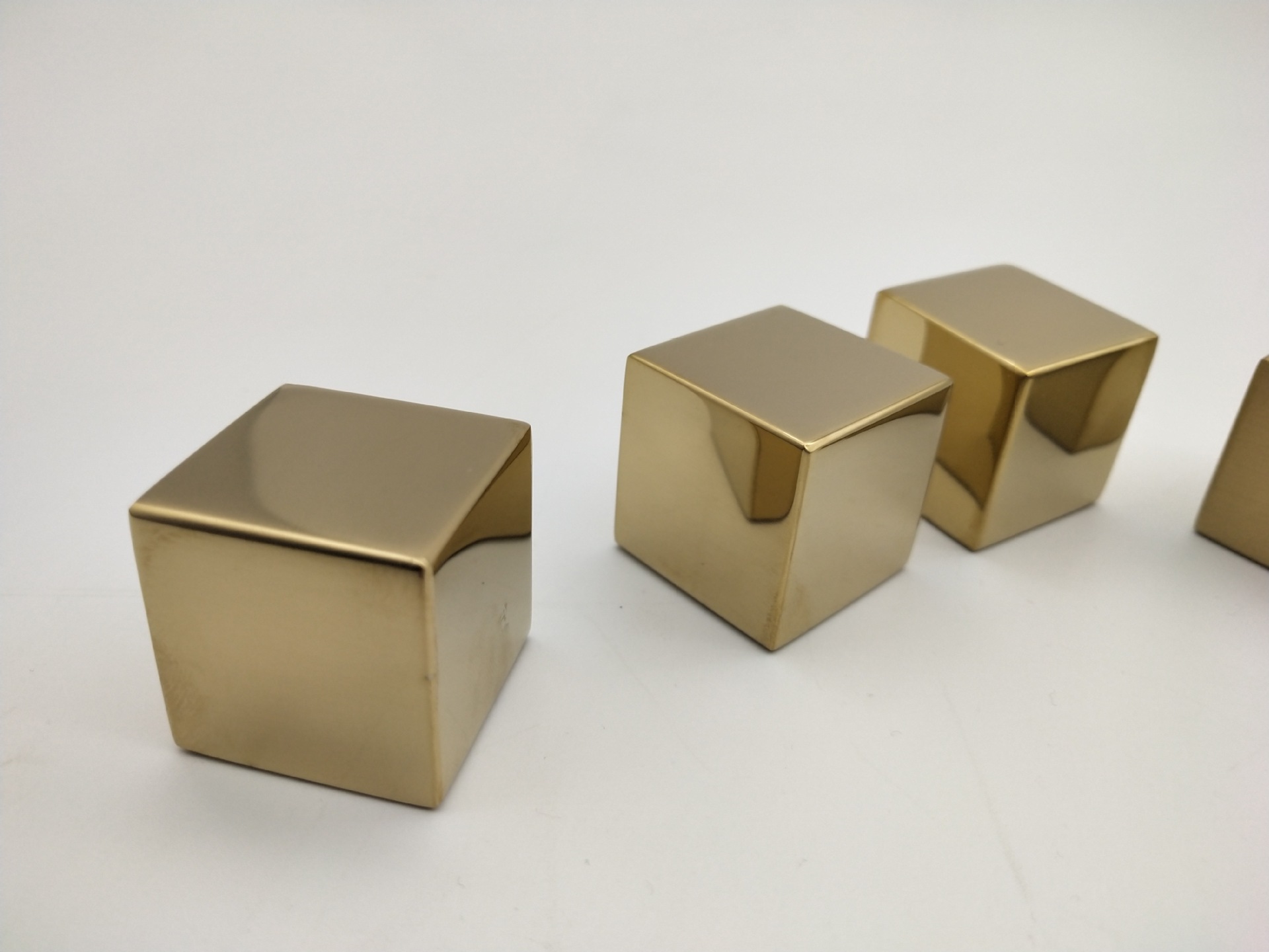 工厂直销不锈钢速冻金色冰块威士忌石头红酒降温冰粒