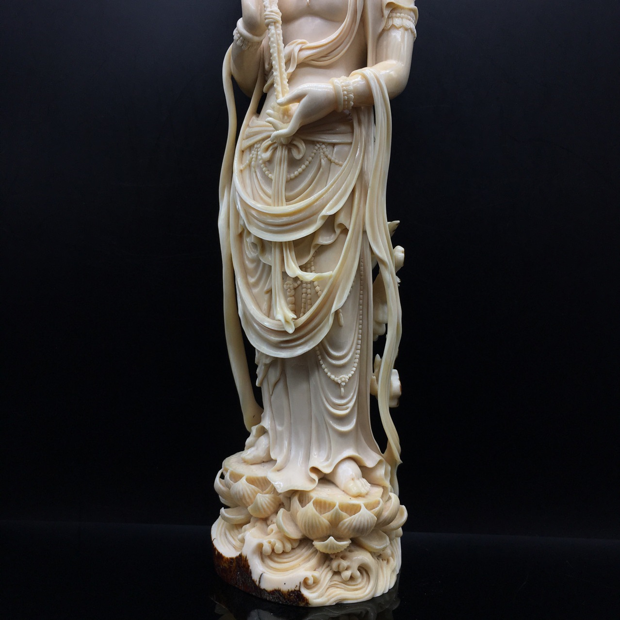 猛犸象牙工艺品摆件持莲观音