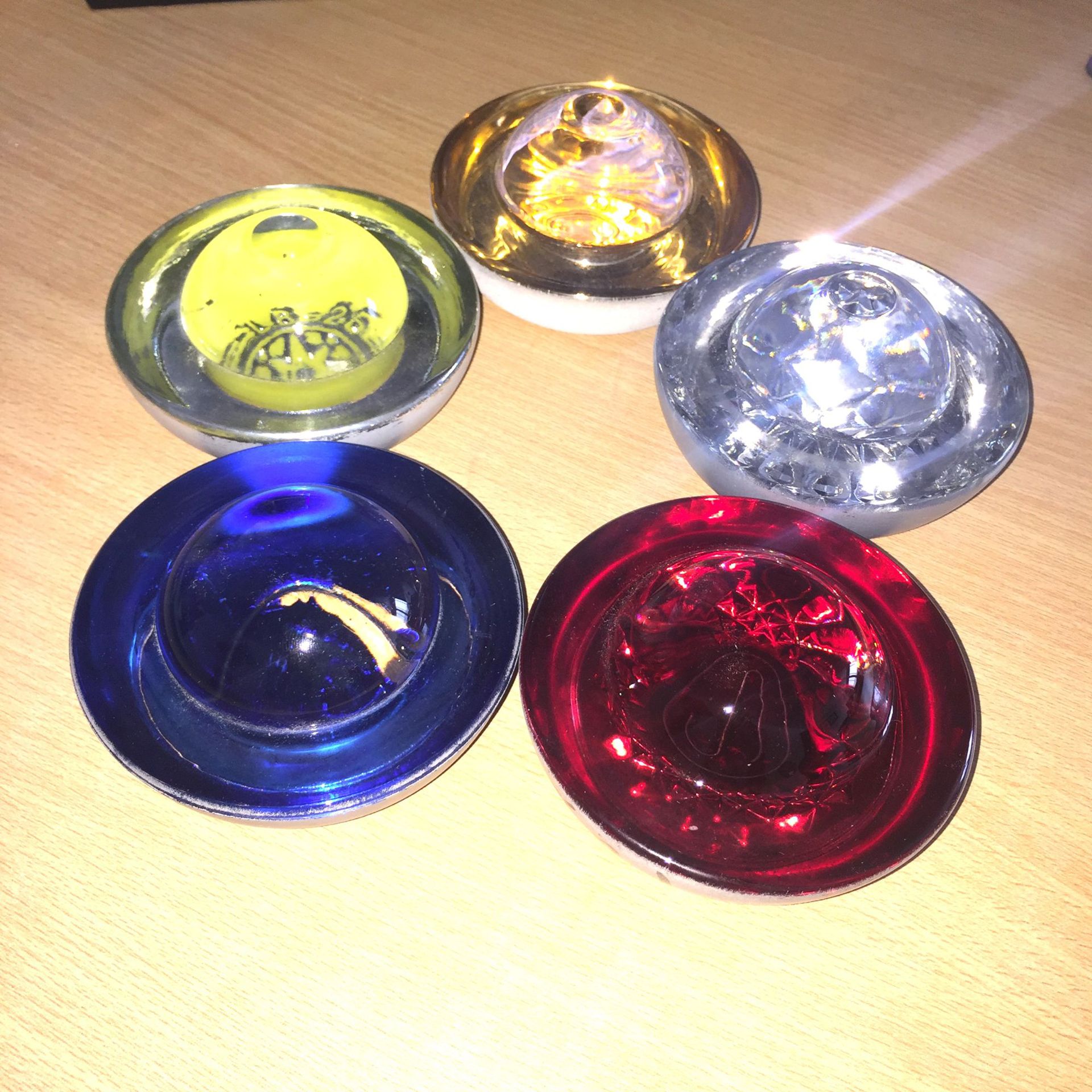 厂家直销新型水晶玻璃道钉直径100mm反光猫眼道钉突起路标