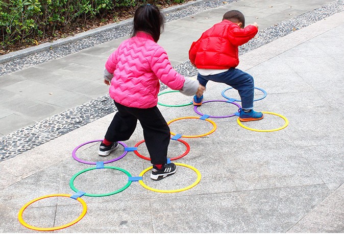 幼儿园教具儿童跳房子跳格子跳圈圈体育户外亲子玩具感统训练器材