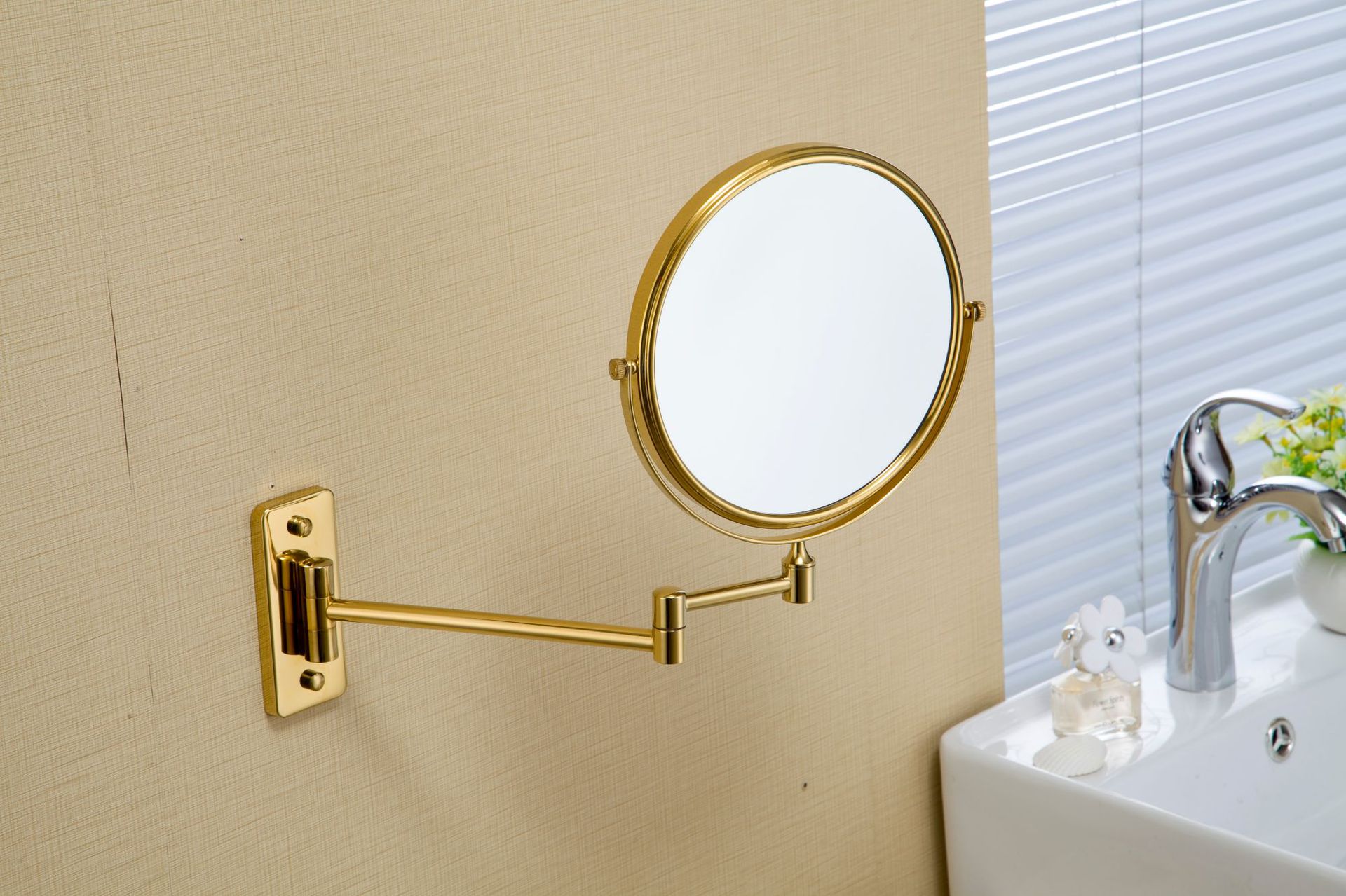 酒店浴室金色化妆镜美容壁挂梳妆镜折叠卫生间伸缩放大双面镜批发