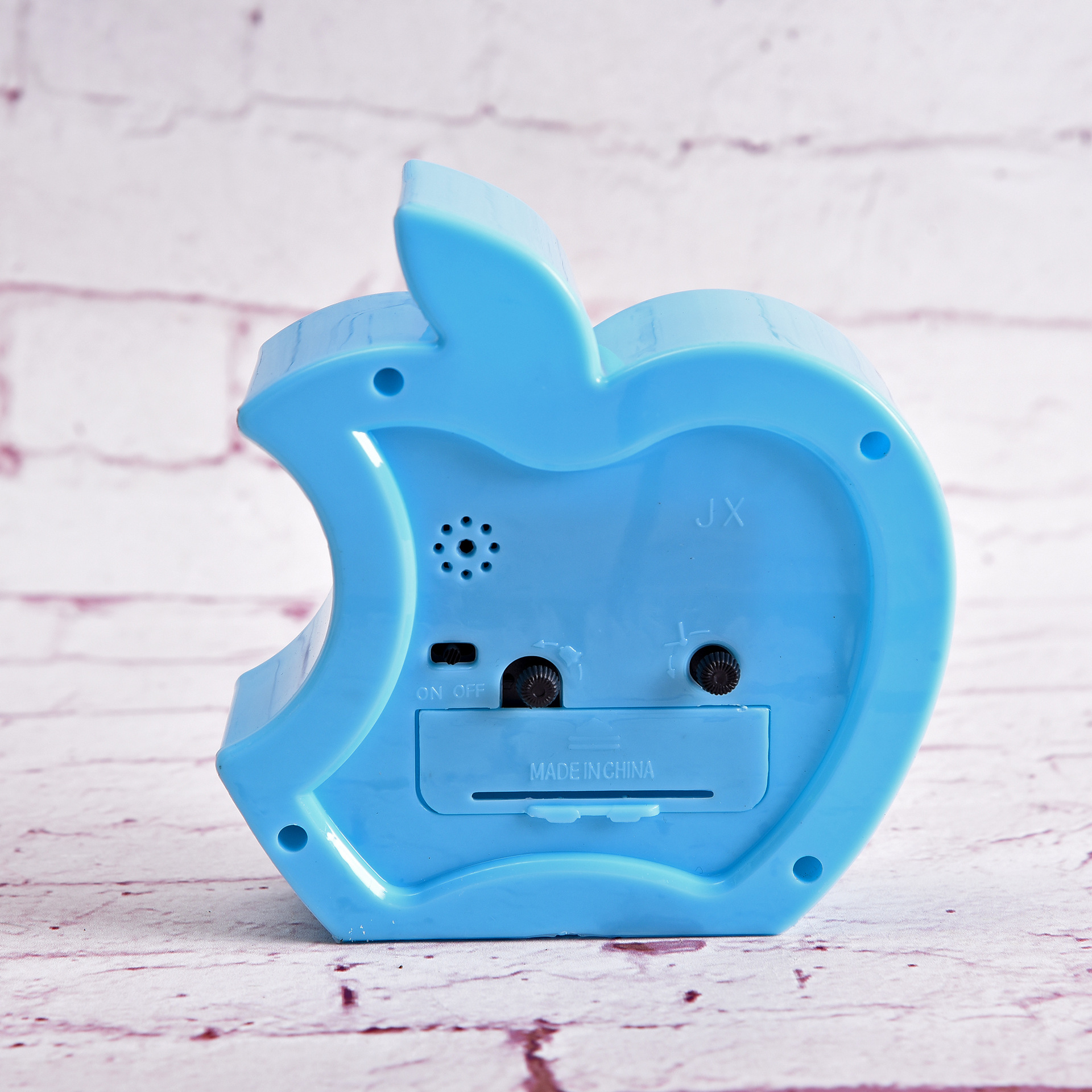 塑料苹果型闹钟,尺寸12.5*12cm,一件100pcs.