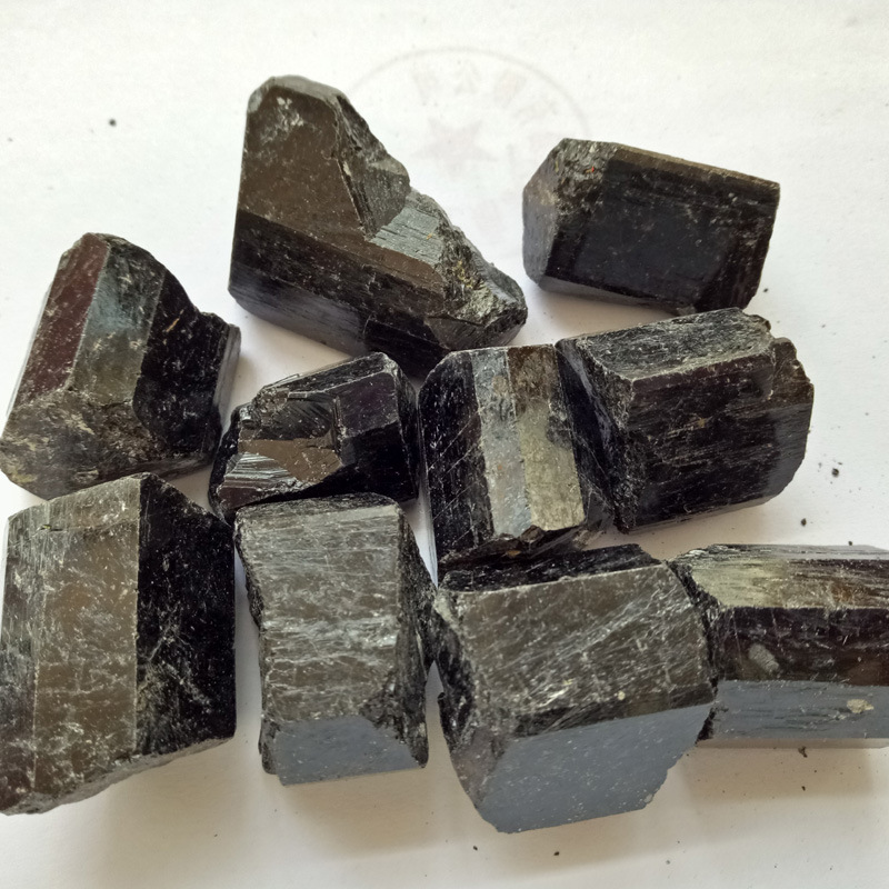 商品描述品牌金建纯度98(%)规格1(目)种类晶体电气石货号2111022产地