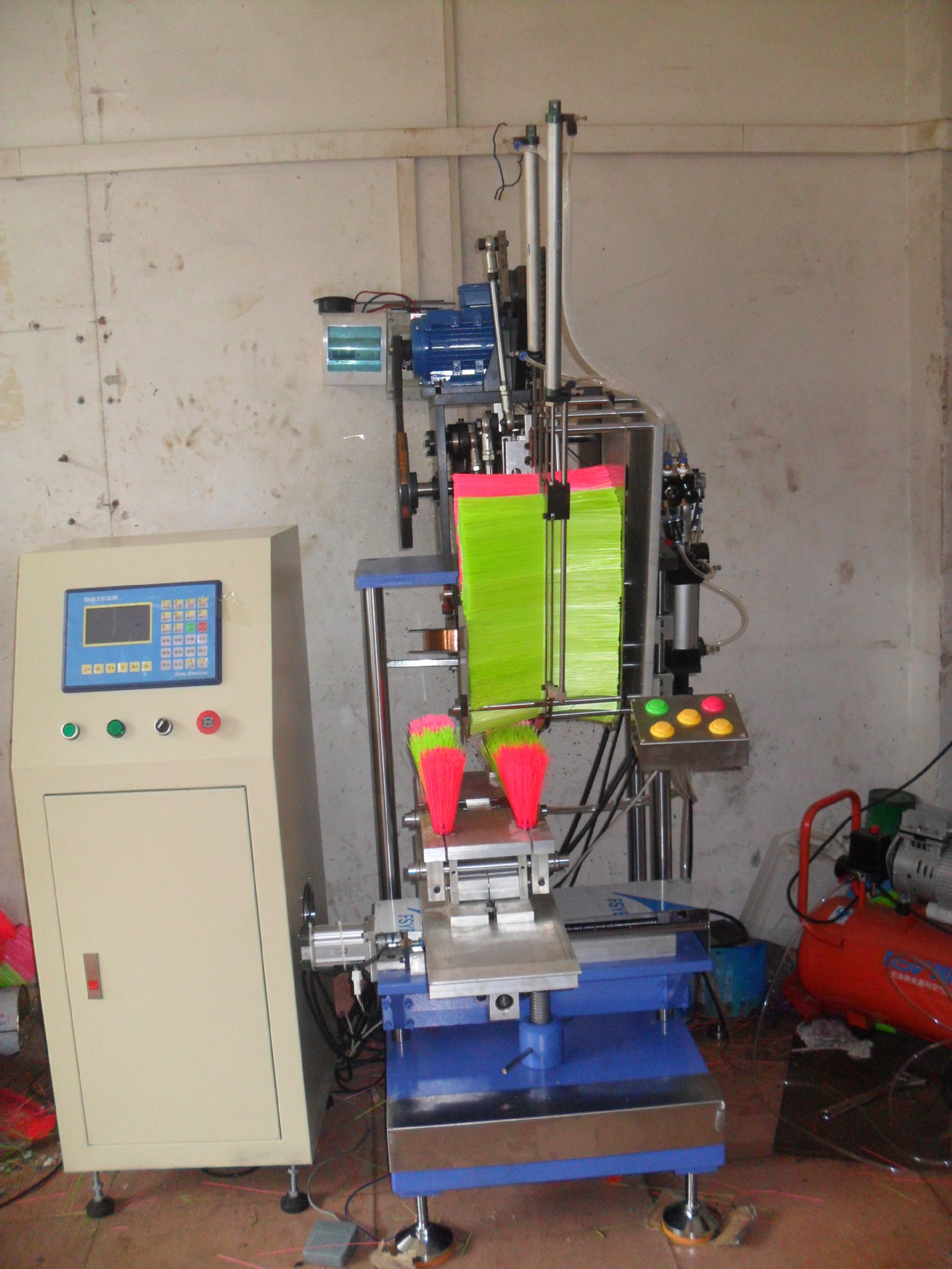 植毛机 扫把植毛机 竹板机 木板机 电脑植毛机 扫把机 床刷植毛机