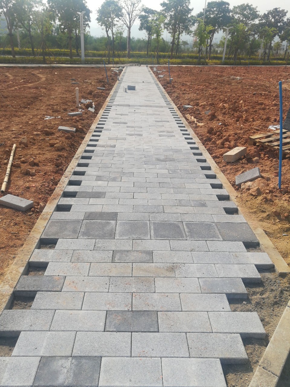 珠海华发集团采用子光建材仿花岗岩透水砖