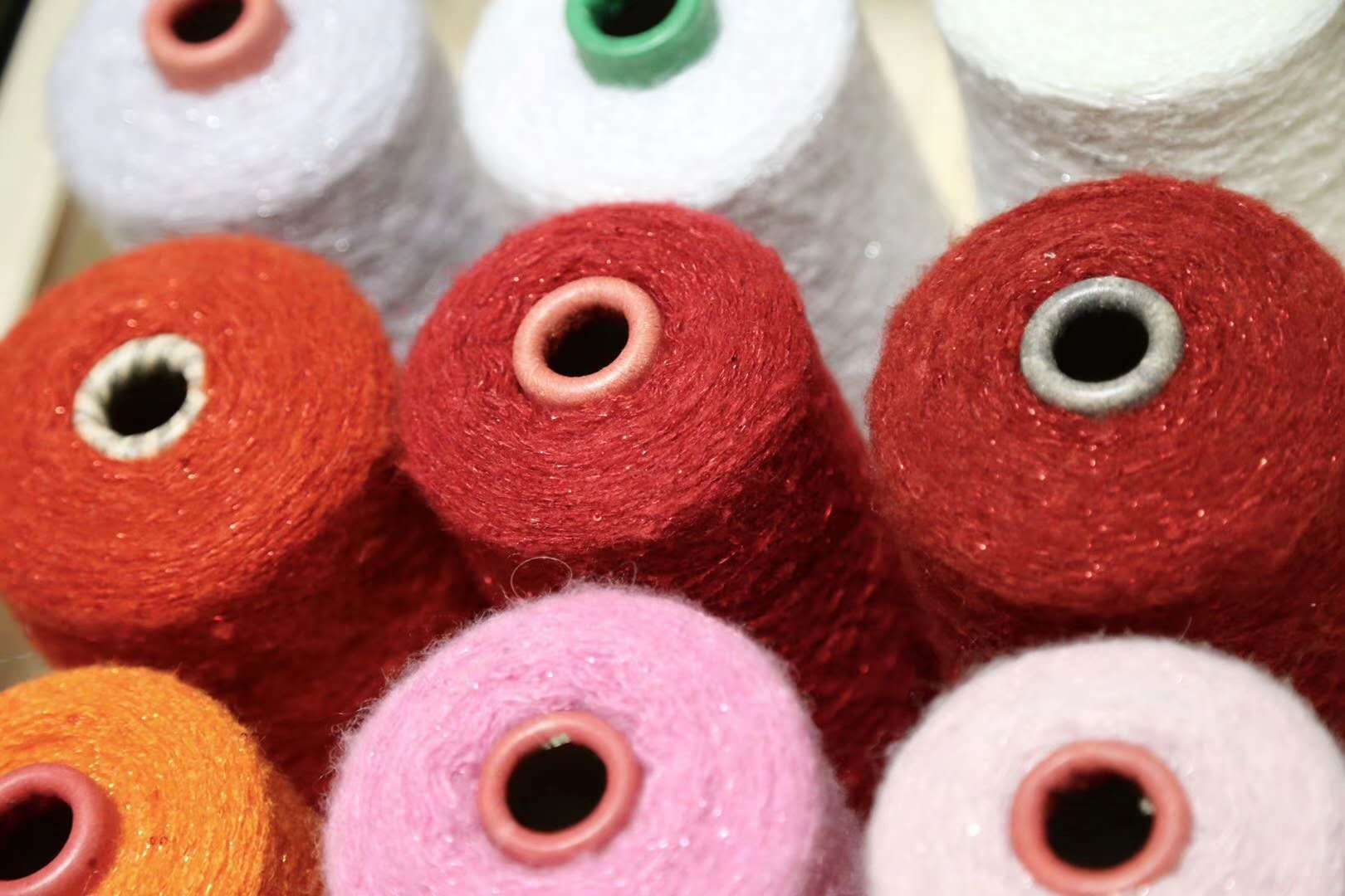 15/1nm 64%腈纶29%尼龙7%羊毛 银线 珠片 珠片起毛纱 拉毛纱