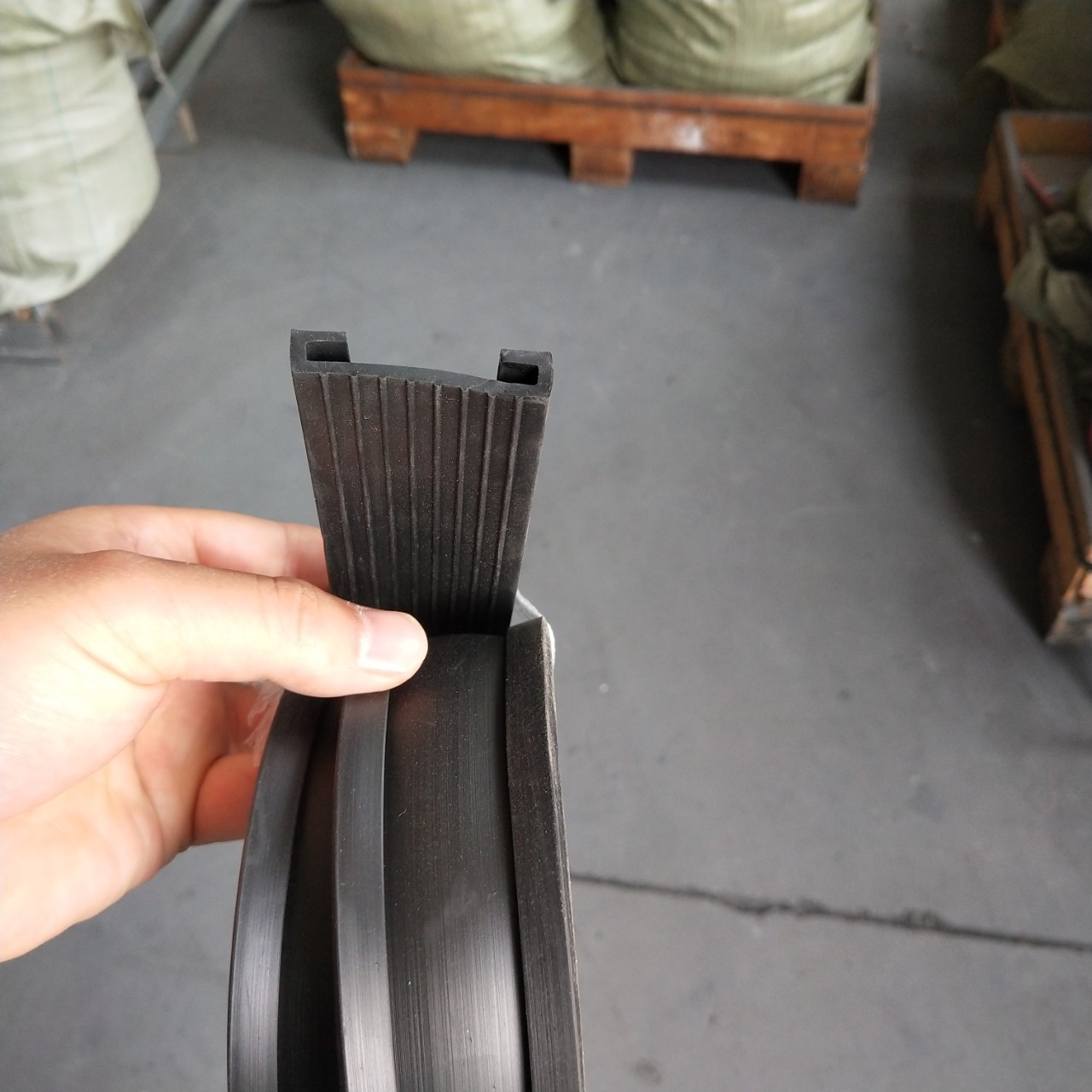 抗震支架c型密封条 p型卡箍橡胶条 水管固定卡箍橡胶套皮