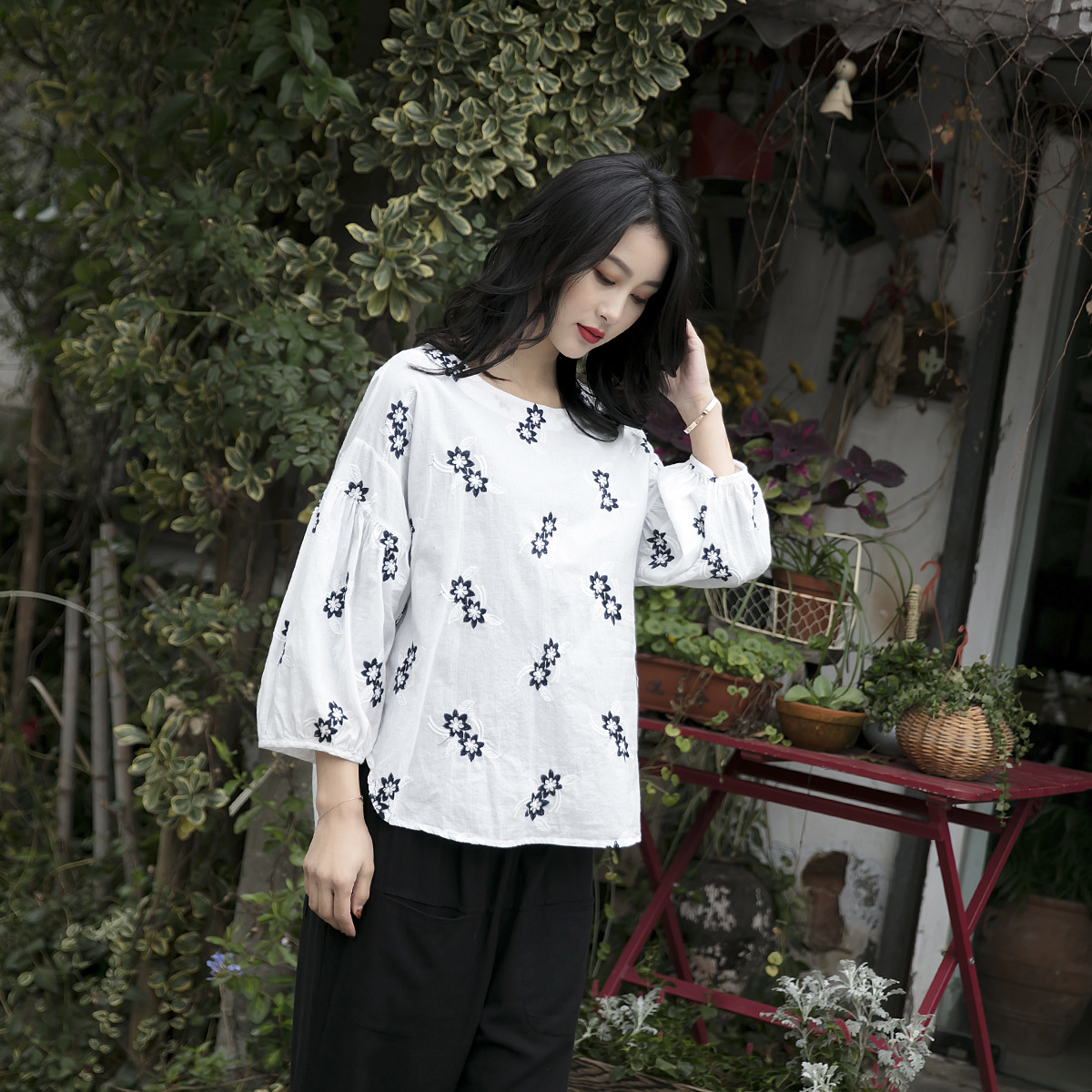 t恤女2019夏装新款女式刺绣提花圆领古风灯笼袖中长款大码t恤