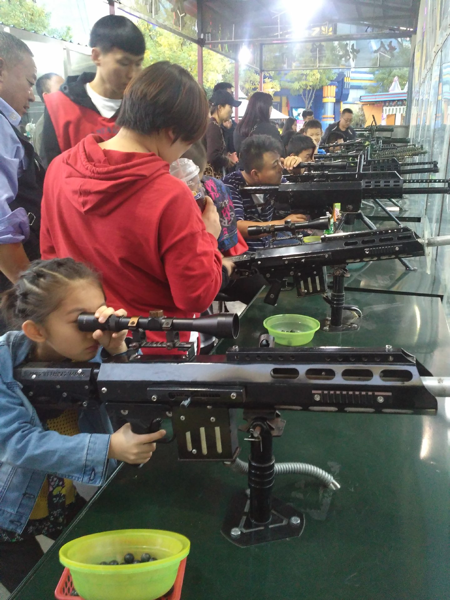 游乐场都爱玩的项目射击打靶气炮枪项目振宇协和军事乐园射击气炮