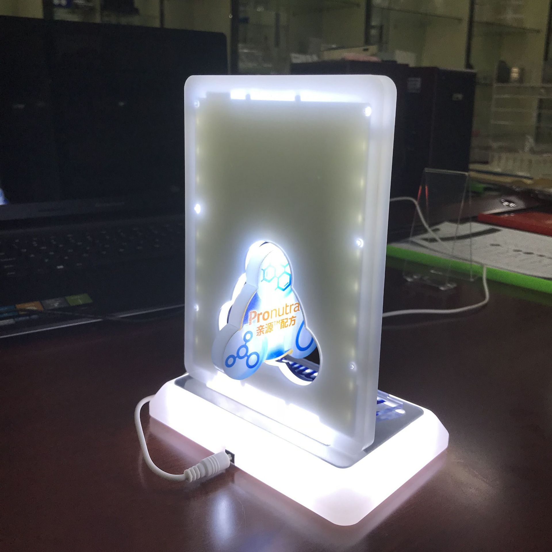 亚克力led发光展示牌有机玻璃商场柜台促销牌品牌广告展示定制