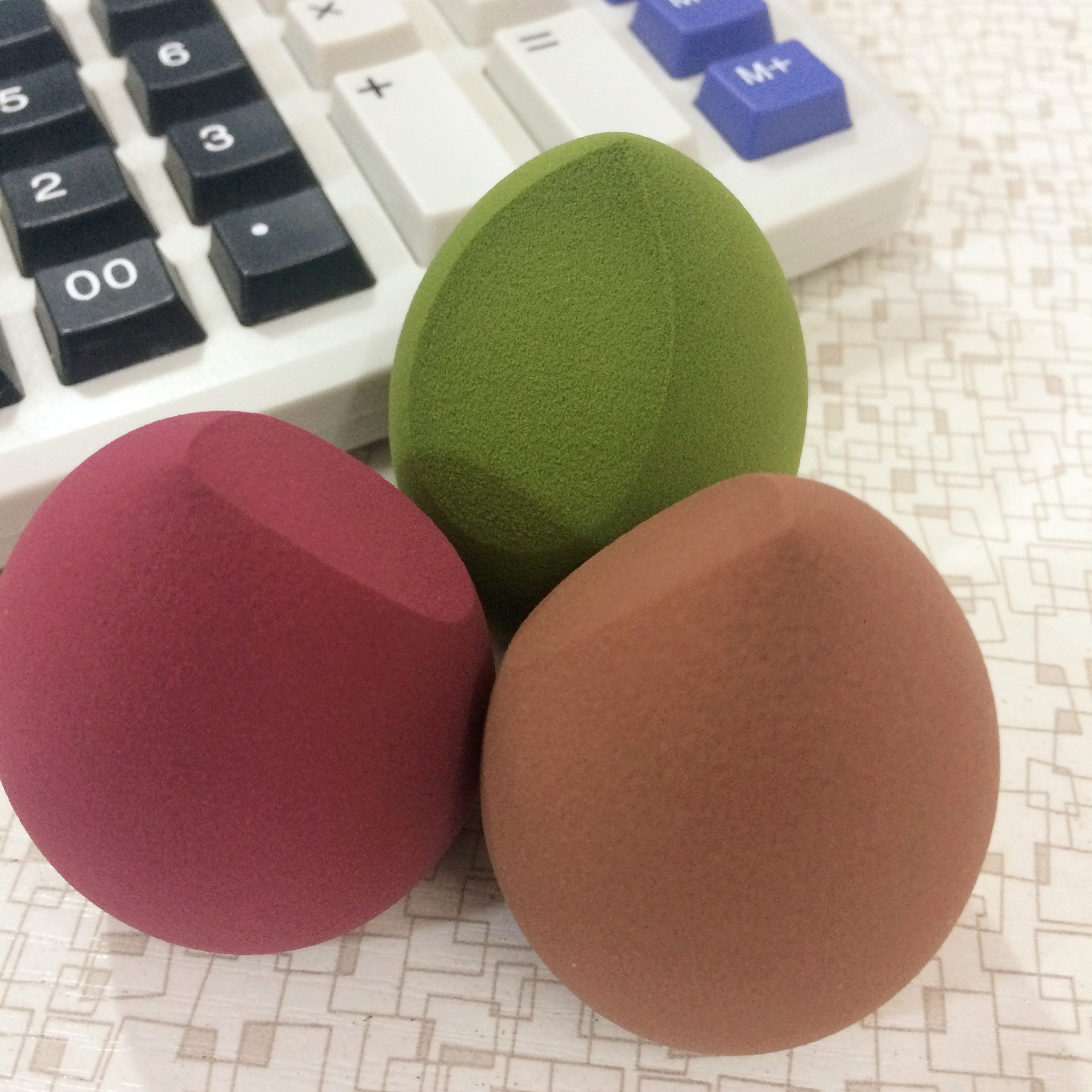 新款平底斜切美妆蛋 抹茶色非乳胶粉扑 奶茶亲水性斜切化妆蛋工具