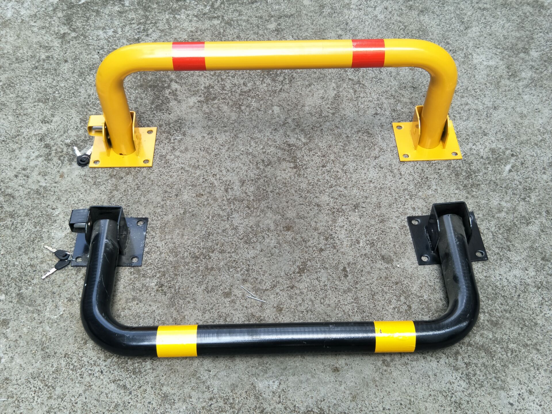 现货直销 汽车停车桩挡车器 防撞槽钢角铁u型铸铁挡车杆定位器