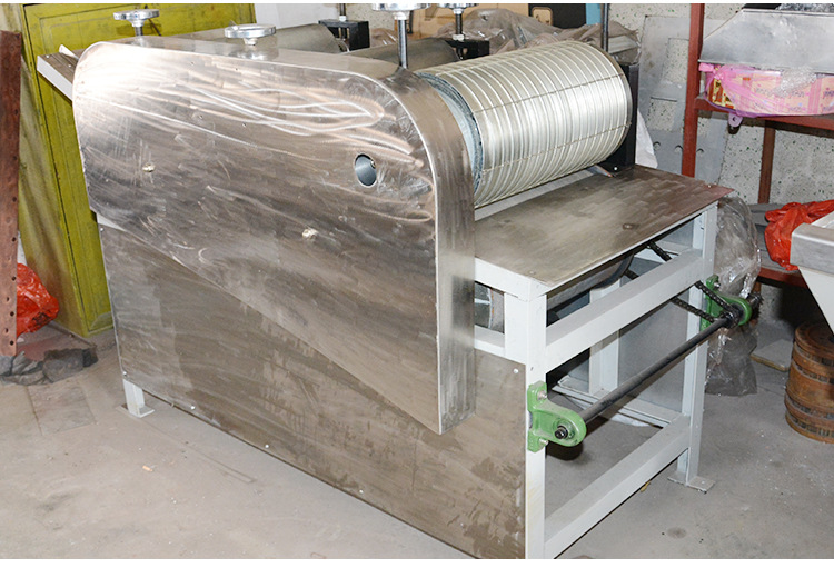 厂家直销 芝麻糖切片机 花生糖芝麻糖果切块机 糖果机械设备