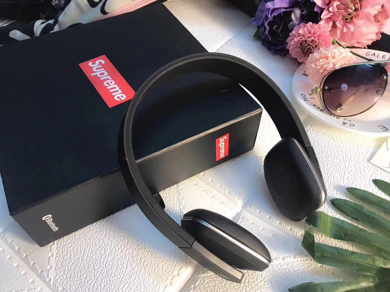 潮牌jbl supreme联名头戴式蓝牙耳机