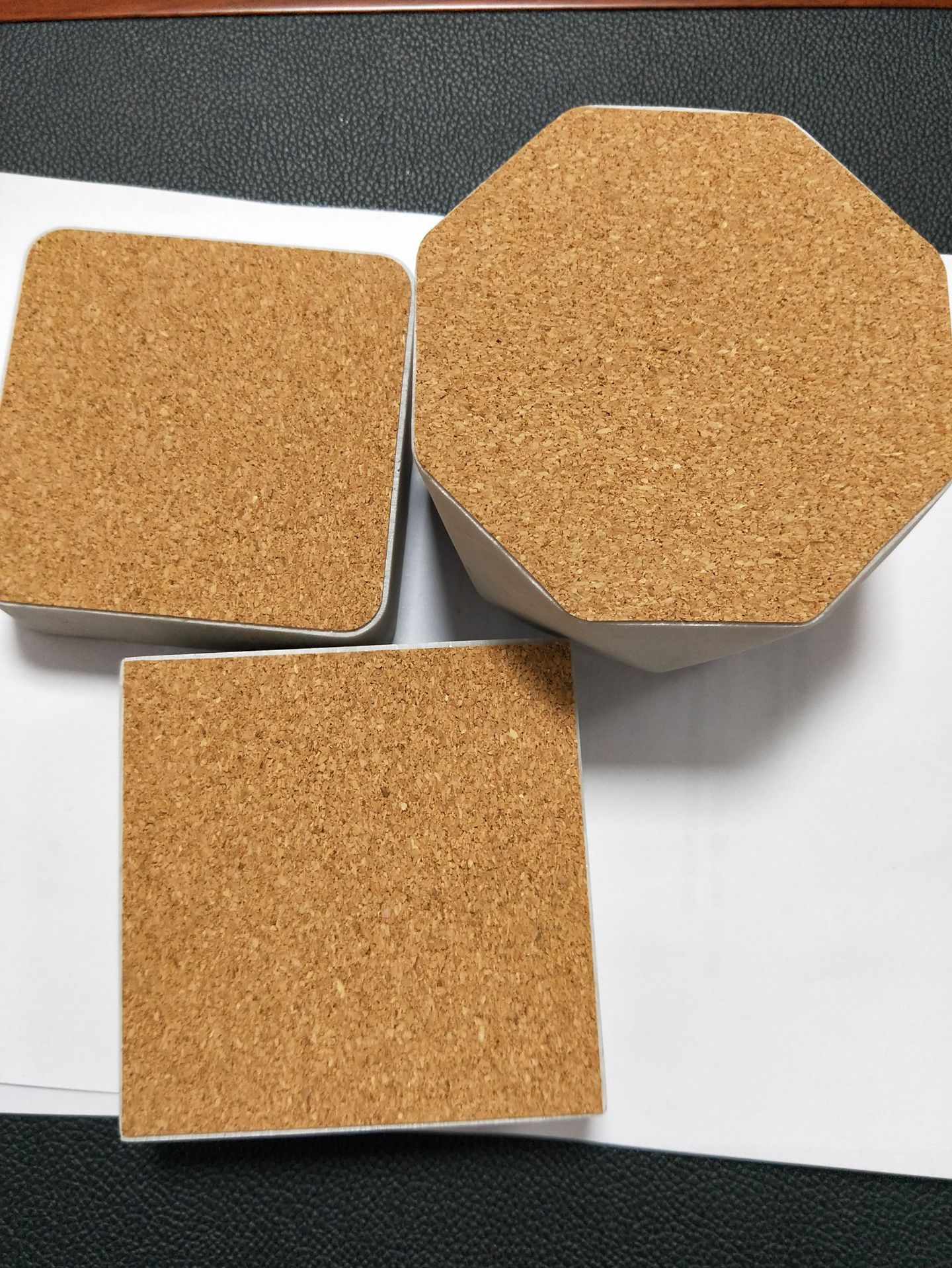 大量供应软木垫片 自粘软木片 六边形软木胶垫 背胶软木垫圈