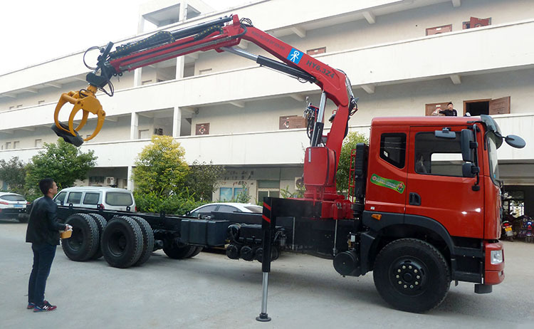 高强板折臂式吊机带旋转抓木抓具 遥控6吨折臂式抓木吊