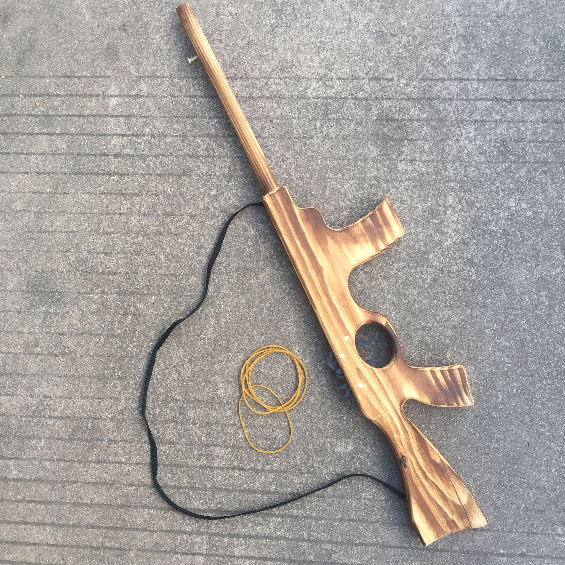 厂家直销 步枪 演出兵器道具 景区木质冲锋枪 旅游工艺品