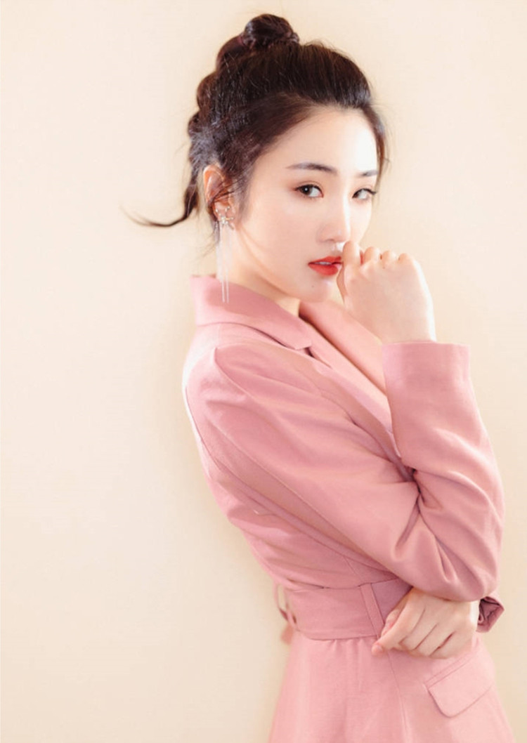 2018秋新款西服明星同款烟粉色小西服百褶裙裤套装时尚百搭女8078