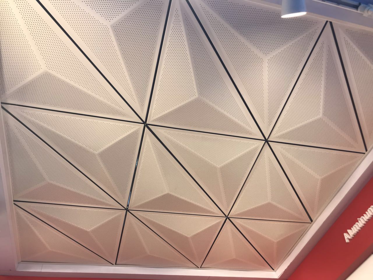 工厂直营家装集成吊顶冲孔600*600铝天花装修工程材料