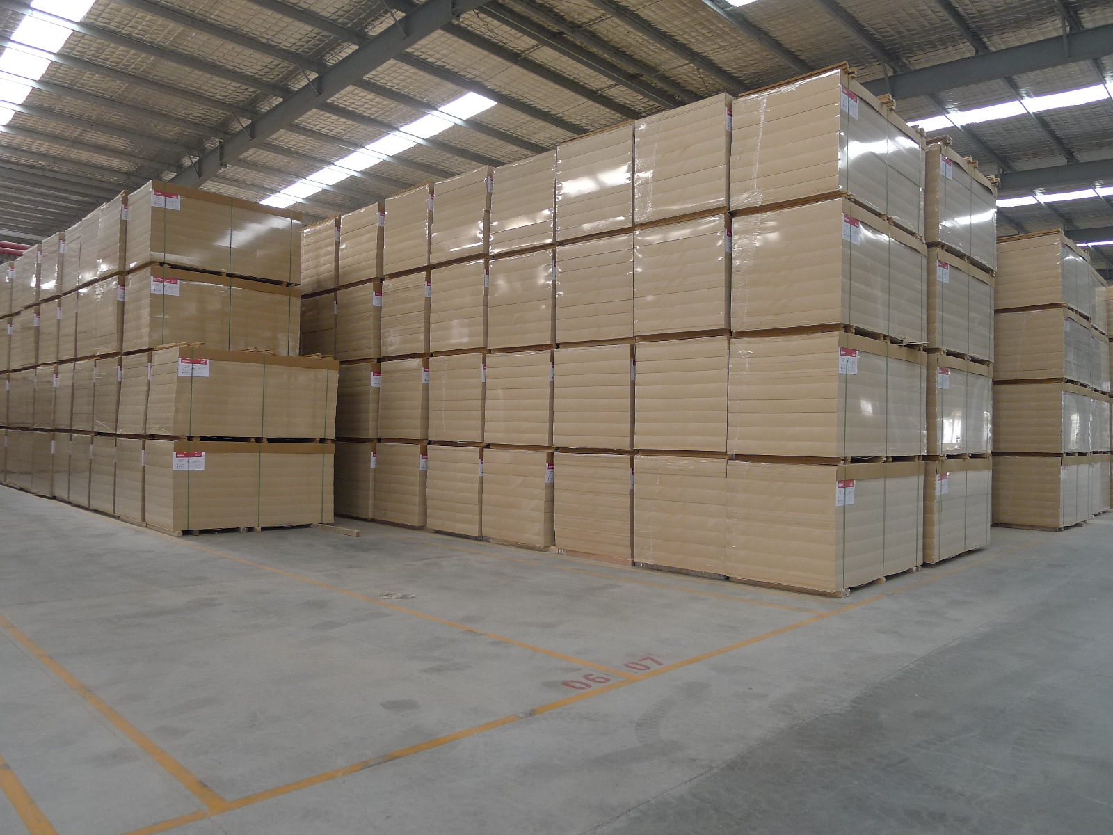 12mm 奥松板 密度板 可定做 环保系列 质量保证三聚氰胺饰面板