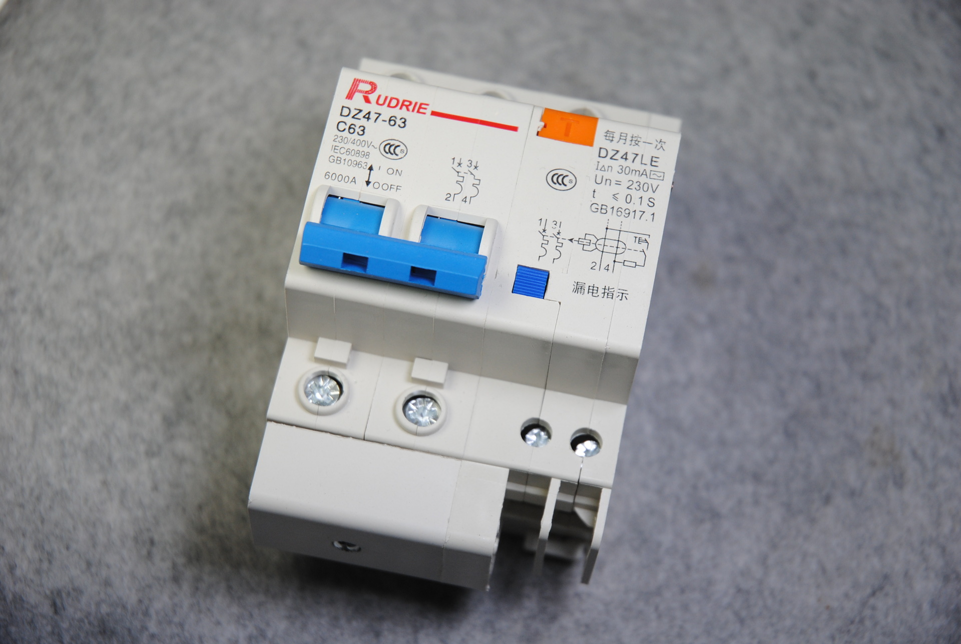 工程使用空气开关小型漏电dz472p漏电家用不建议购买