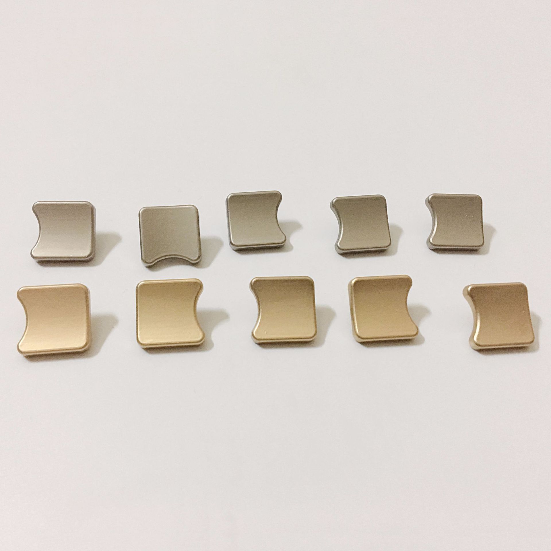 现货金属正方形挂镀手缝扣,毛呢大衣款合金凹型高档纽扣批发