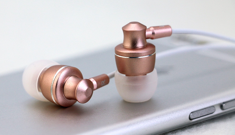 m300外贸尾单金属带麦带调音入耳式超重低音电脑手机耳机厂家批发