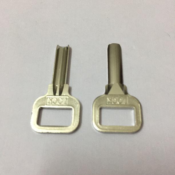 防盗门外装门锁a2lock月牙原子铜钥匙胚26*8*2.8mm半圆弧锁匙模坯