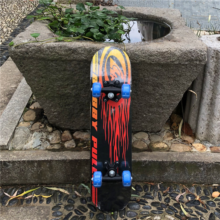 四轮滑板刷街闪光轮滑板成人初学者儿童夜光轮双翘2406卡通滑板