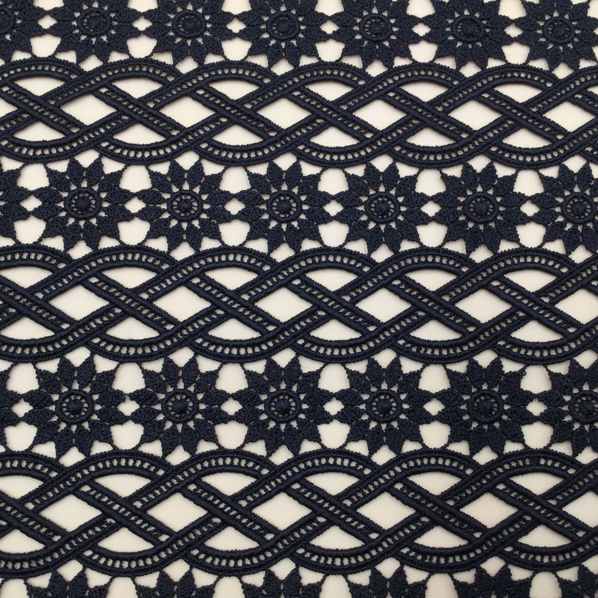 新款上新 几何太阳花水溶绣花面料