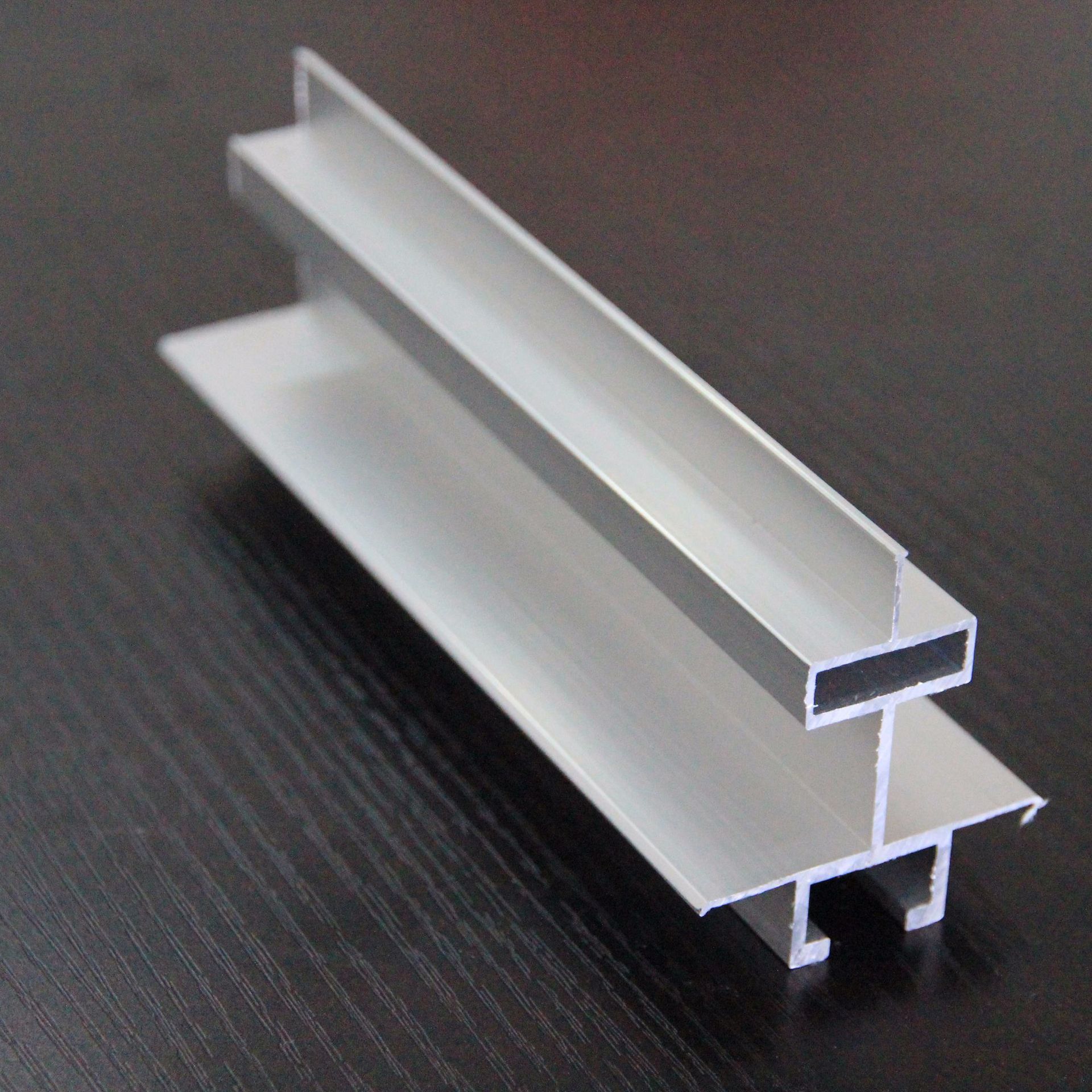 净化铝型材中字铝吊梁,厂家光料,喷涂零售批发,彩钢板专业铝材