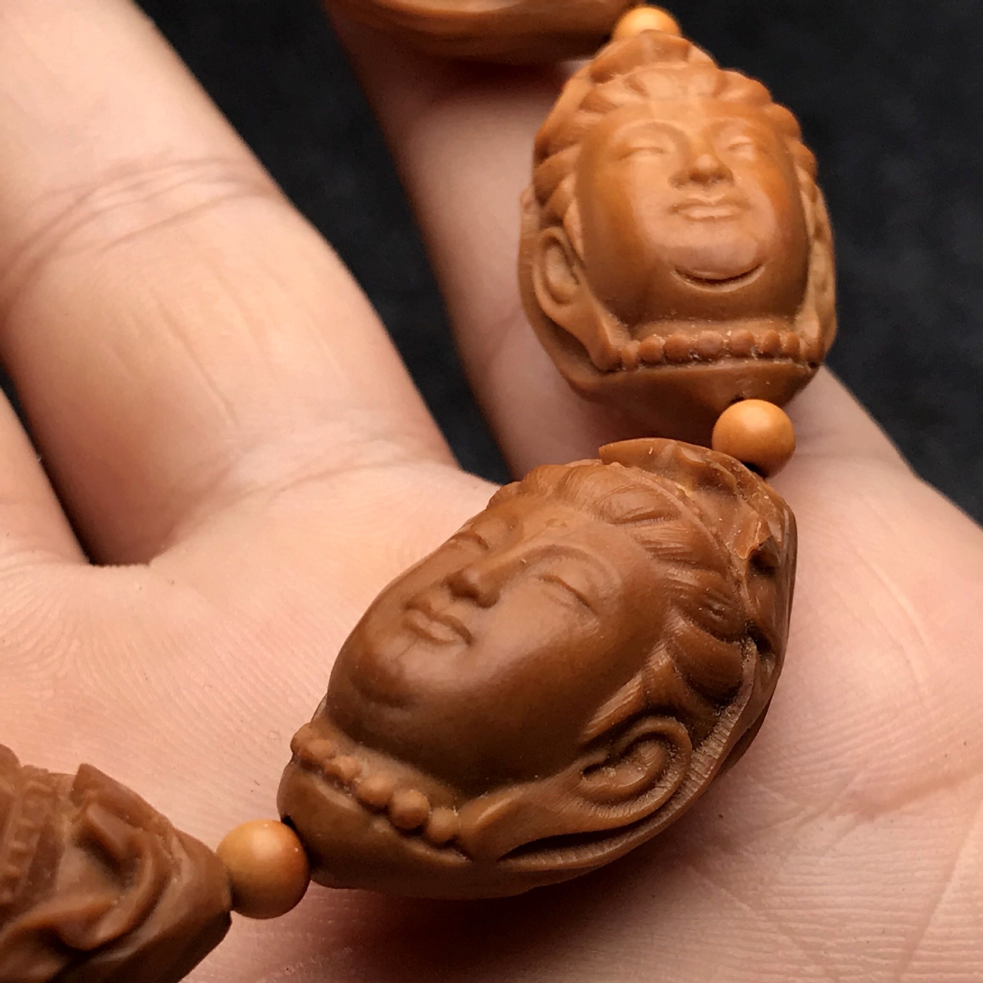 天然橄榄核雕刻观音头像单圈佛珠手串 手工精雕男女式手链批发