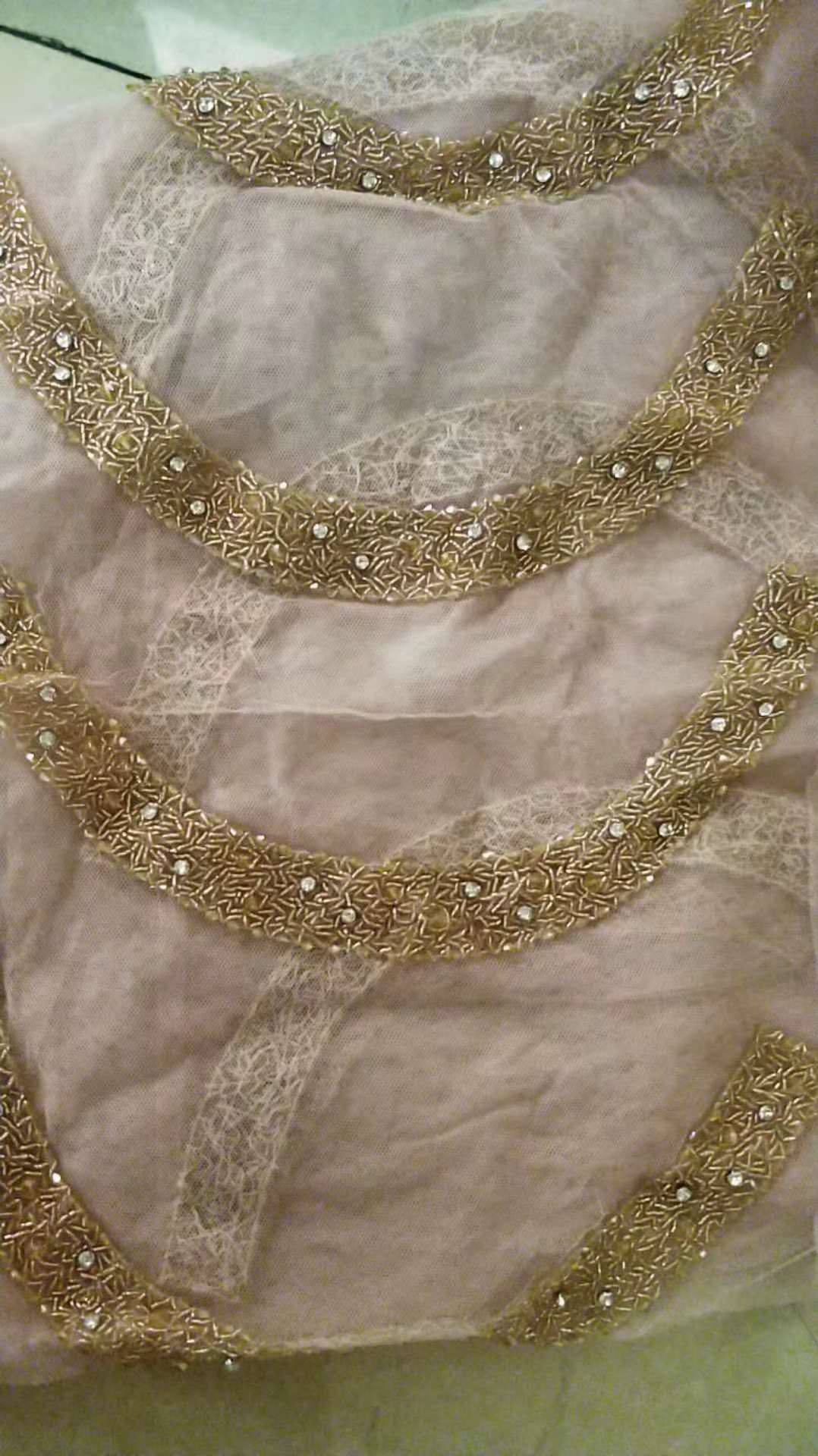 手工钉珠花边 网纱衣领服装辅料钉珠 领口钉珠来样