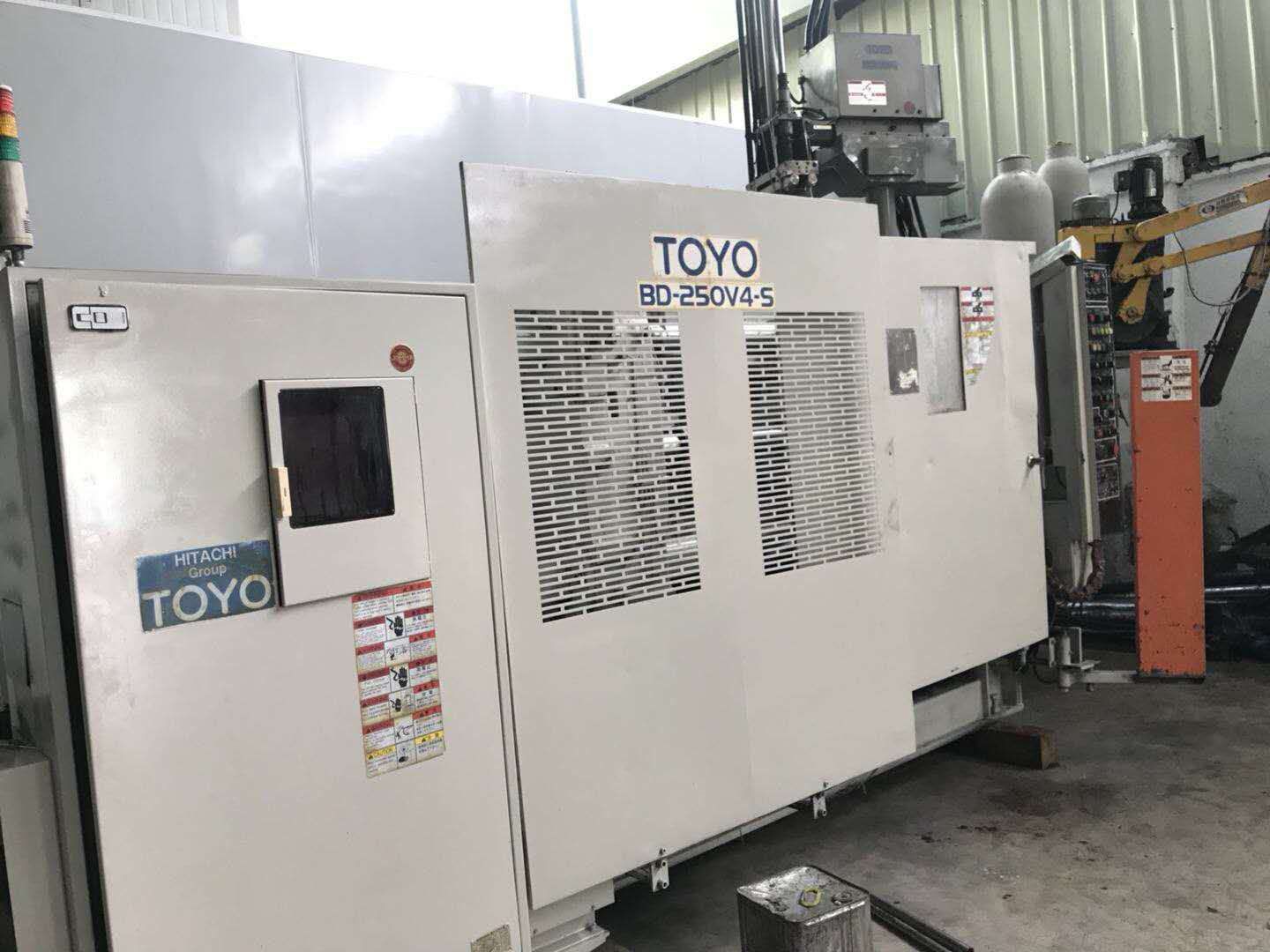 厂家供应原装进口东洋250吨350吨v4全自动带给汤喷雾取件铝压铸机