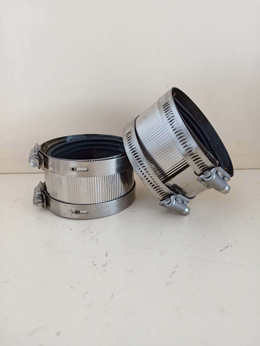 铸铁管 用不锈钢变径卡箍 排水管卡箍 下水管抱箍接头 pvc管卡箍