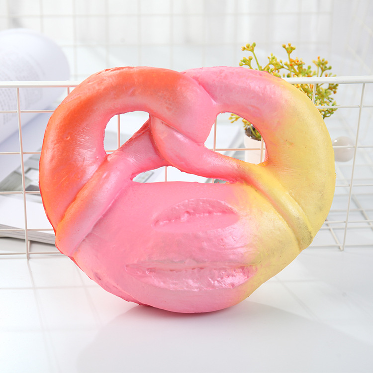 慢回弹仿真面包模型 柔软挤压发泄玩具 彩虹牛角包减压树脂工艺品