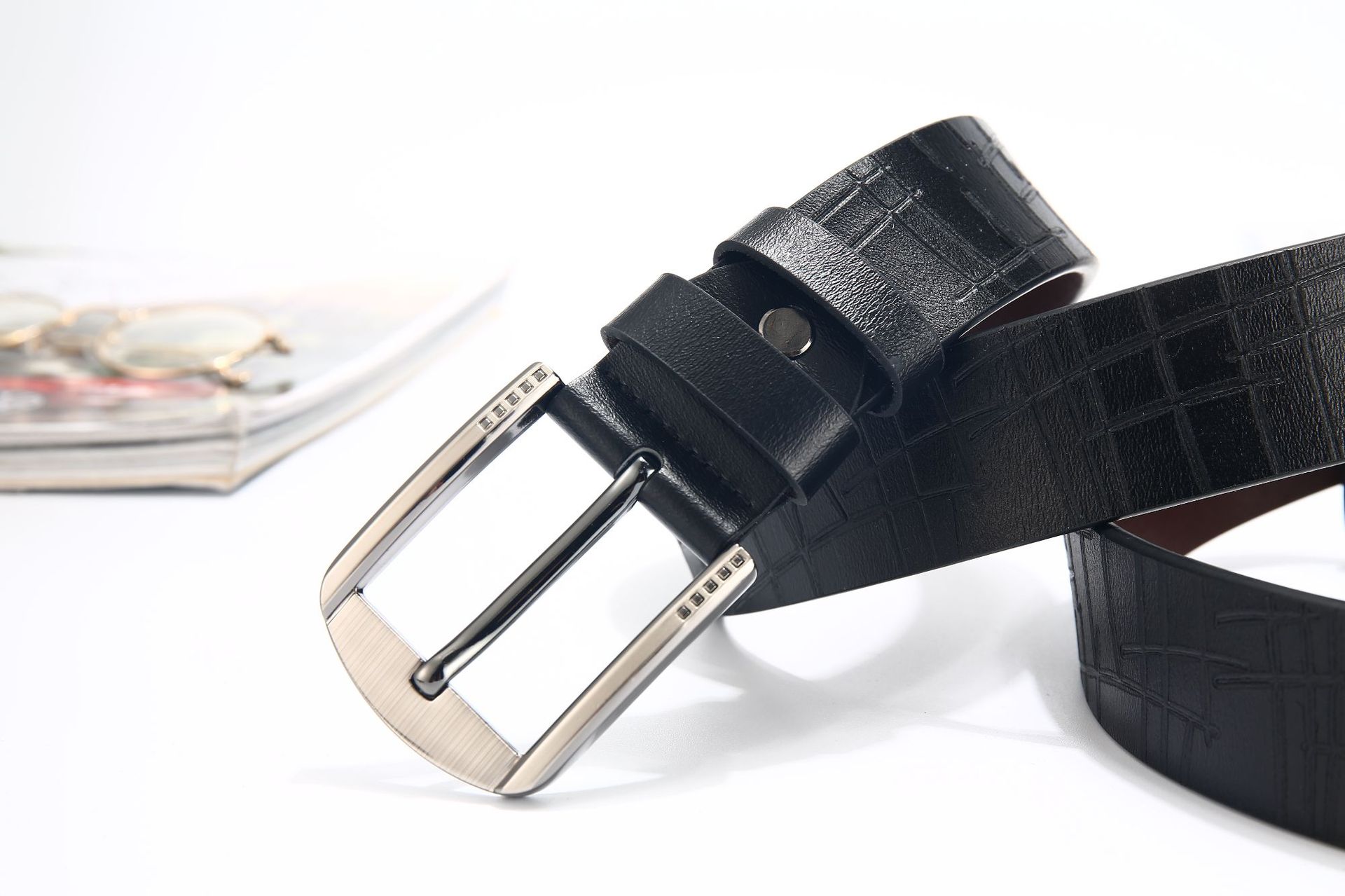 厂家直销男士真皮皮带男士休闲针扣腰带百搭牛仔裤带牛皮喷涂