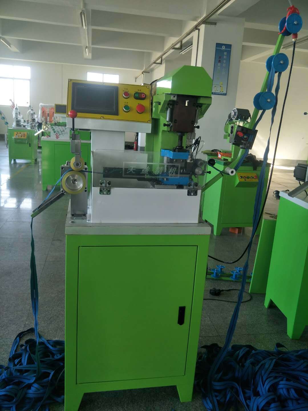 供应拉链机:拉链机 金属定寸除齿机.铜链机.金属除齿机.