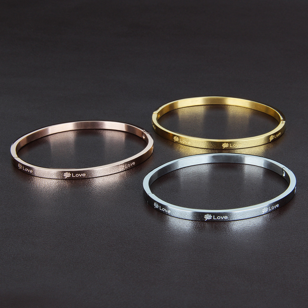 欧韩流行时尚女款钛钢手镯love四叶草不锈钢手镯特色礼品手环