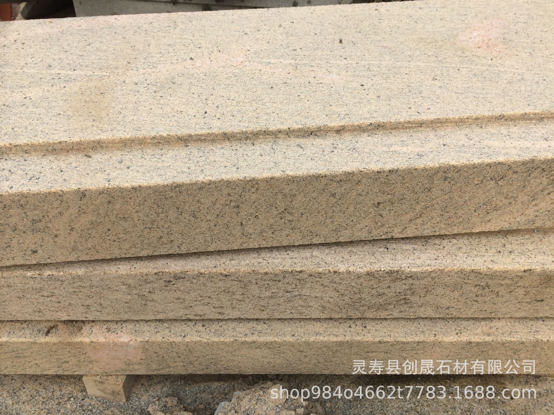 虎皮黄花岗岩石材 虎皮黄喷砂面地铺石 天然黄色虎皮纹现货板材