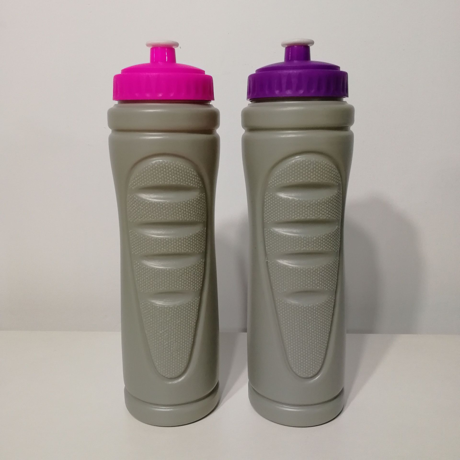 供应hdpe塑料环保食品级运动水壶 750ml自行车防滑水壶 可定制