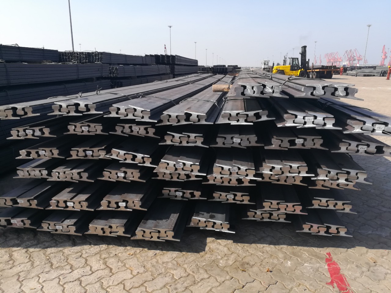 生产销售德标钢轨a45a55a65a75轨道钢道轨