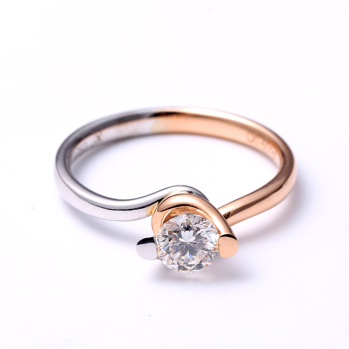 的钻石分级成品证书戒托材质:18k白金 玫瑰金圈号:13#(可改)主钻:50