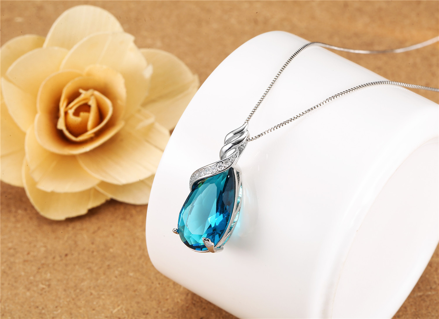 镀925银时尚饰品水滴形宝石蓝水晶天然托帕石吊坠项链项坠女