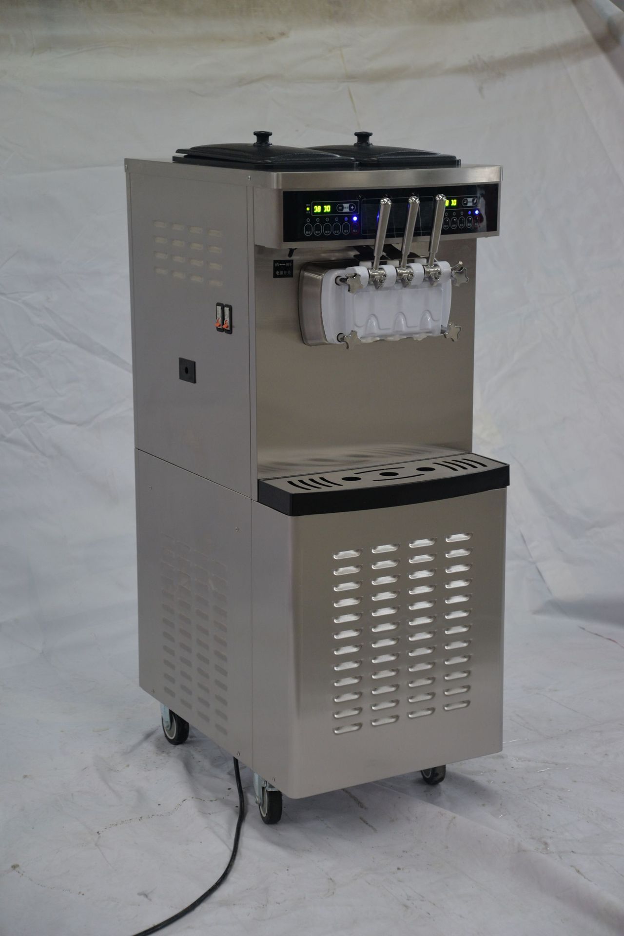 浩博8238冰淇淋机商用立式冰淇淋机三头立式冰激凌机软冰机