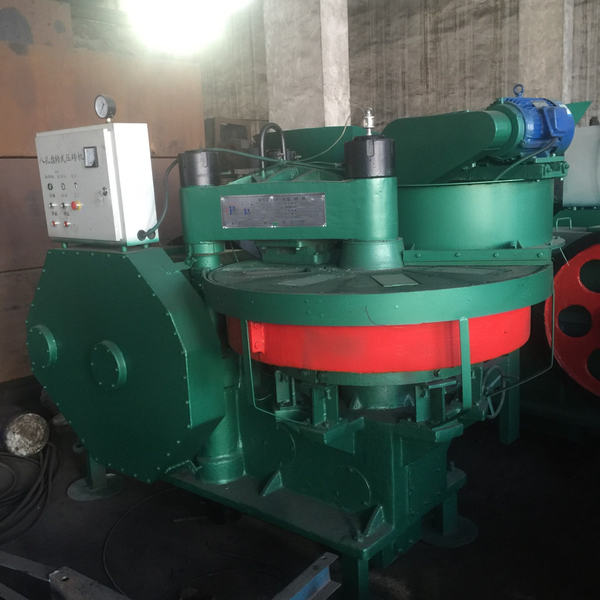 八孔盘免烧砖机