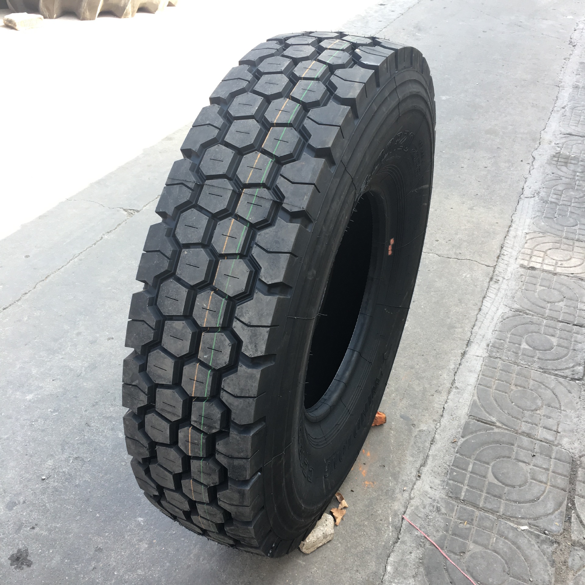 全新1100 1200r20 11.00 12.00-20前四后八大货卡车钢丝载重轮胎