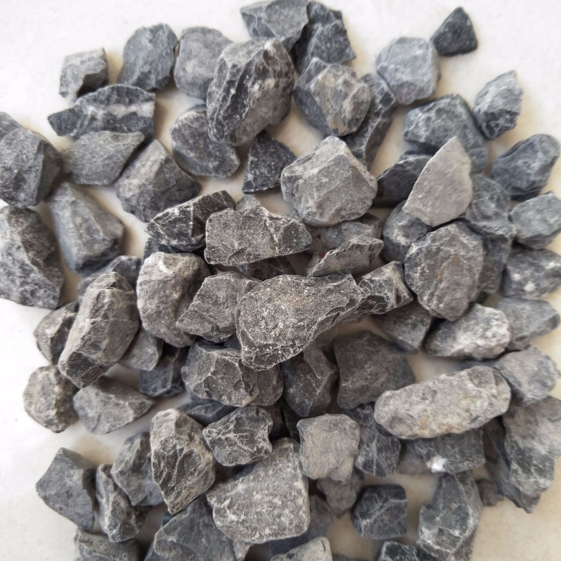 供应玄武岩碎石 路面铺设用碎石 高速公路用碎石