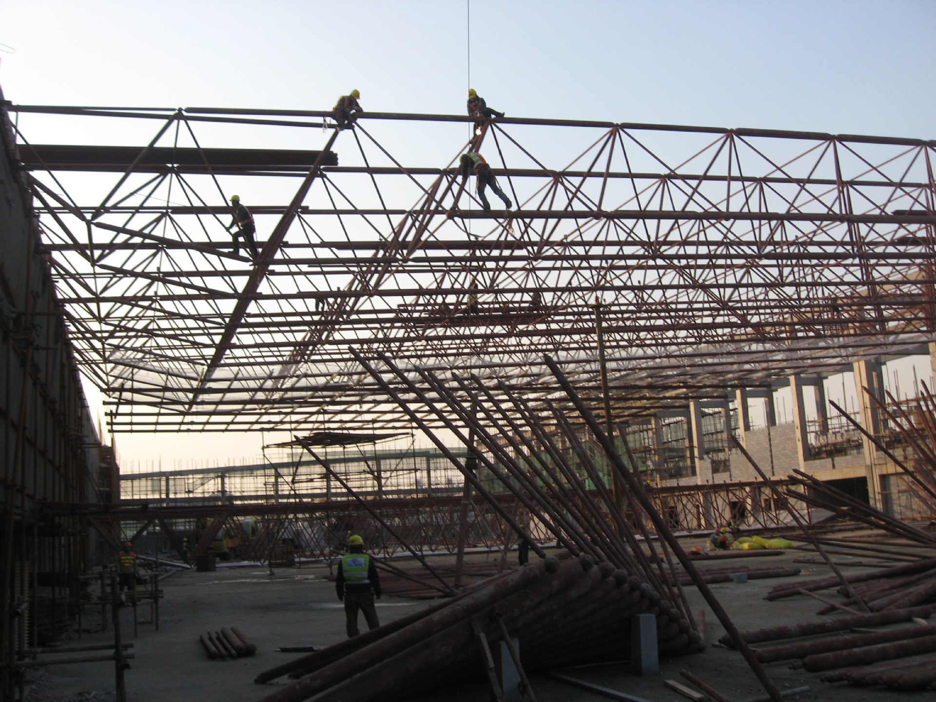 东吴网架15年只做安全无柱厂房 大跨度无柱厂房施工