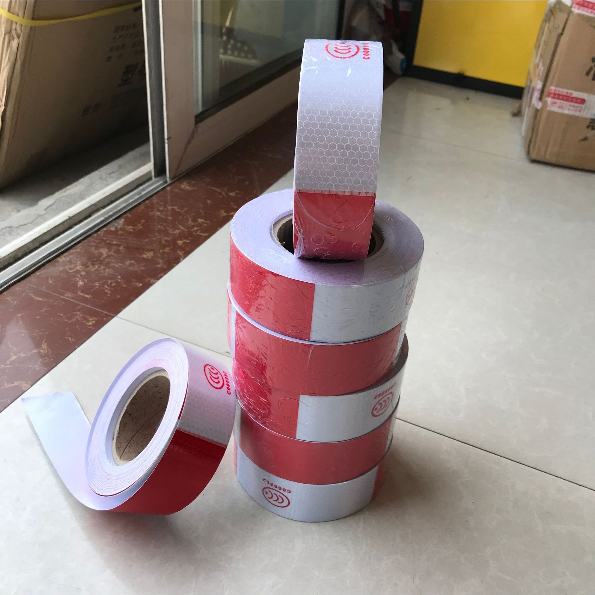 商品描述型号车贴规格3c车贴订货号071系列反光贴颜色红白色耐候性40